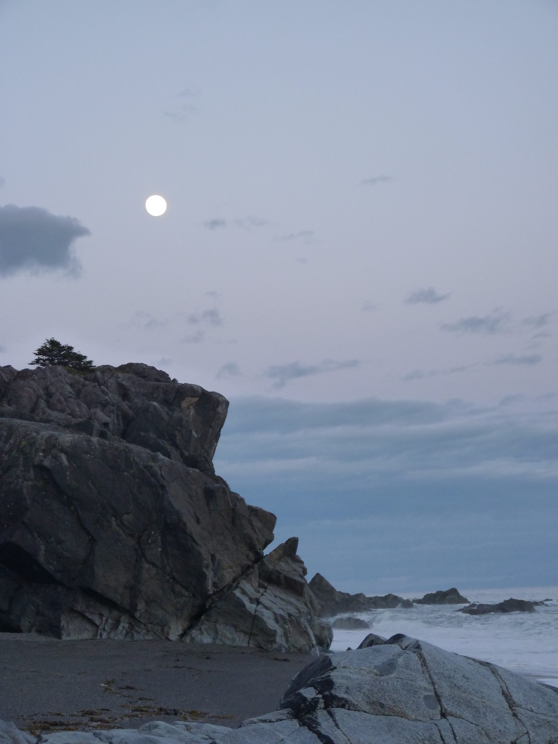 West Coast Moon, Barge Beach